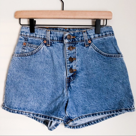 Levi's Pants - VINTAGE LEVI’s 950 relaxed fit denim button shorts